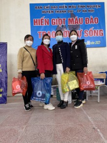 NGÀY 15/1/2022 CÁN BỘ, GIÁO VIÊN, NHÂN VIÊN TRƯỜNG MN LIÊN CHÂU THAM GIA HIẾN MÁU TẠI TRƯỜNG THTT KIM BÀI