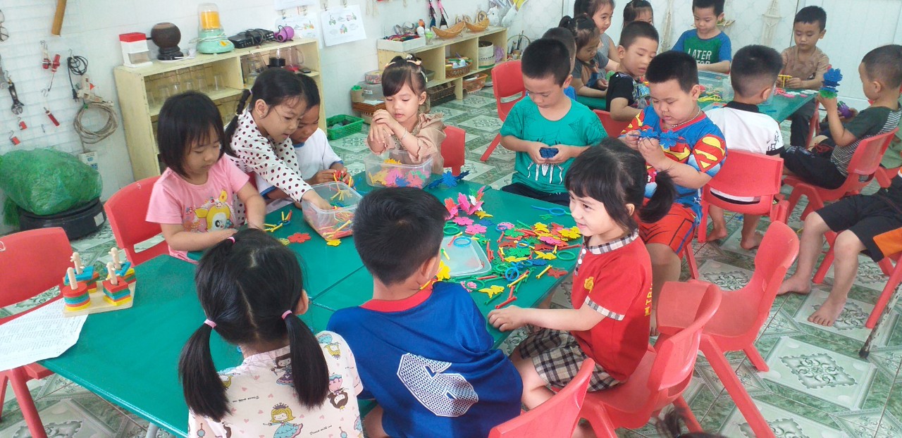 NGÀY ĐẦU TIÊN CÁC BÉ TRƯỜNG MẦM NON LIÊN CHÂU ĐẾN TRƯỜNG