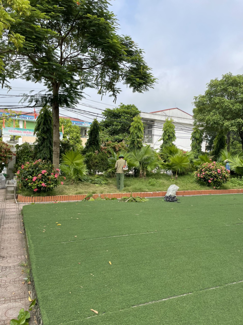 CÔNG TÁC VỆ SINH TRƯỜNG LỚP CHUẨN BỊ ĐÓN TRẺ