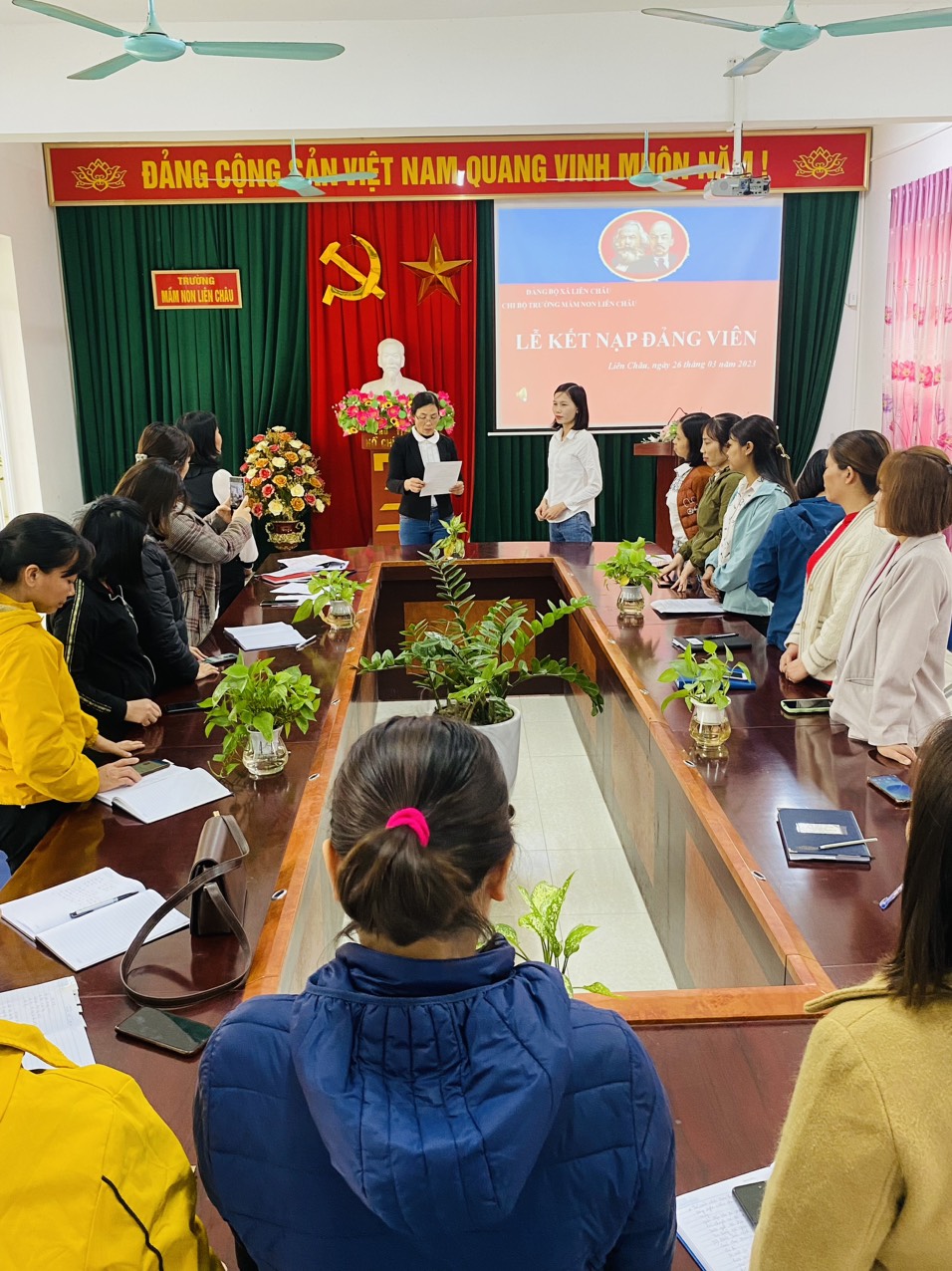 LỄ KẾT NẠP ĐẢNG VIÊN MỚI
