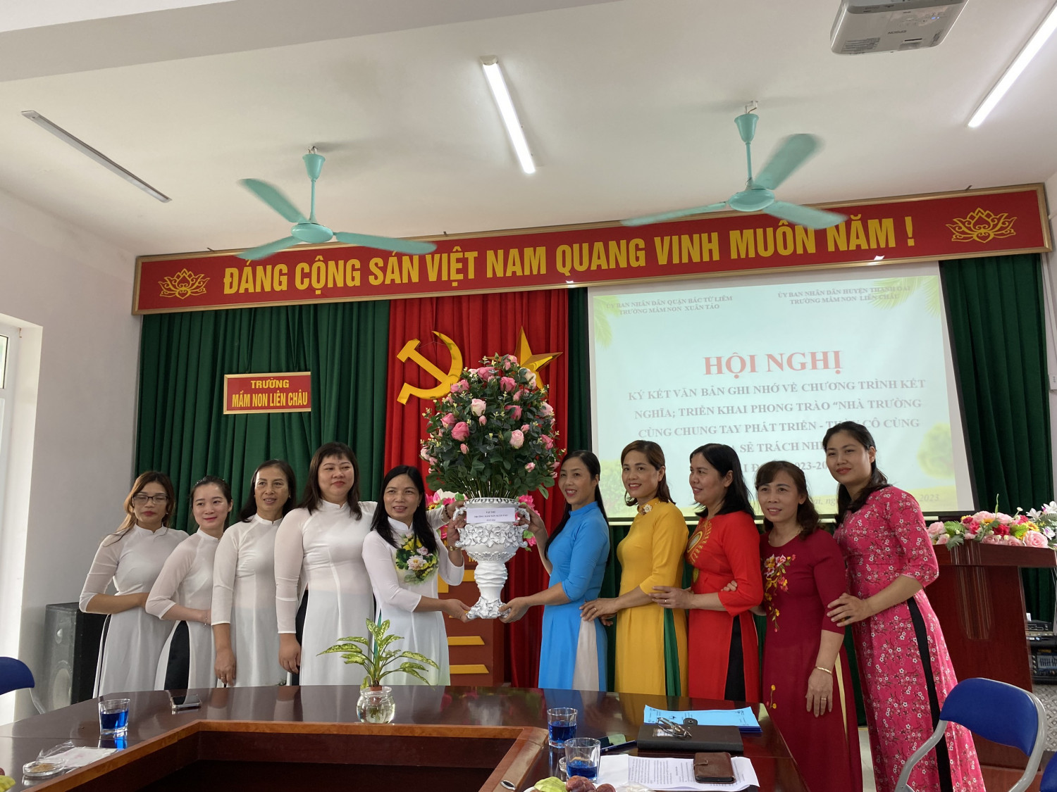 HỘI NGHỊ KẾT NGHĨA TRIỂN KHAI PHONG TRÀO CÙNG NHAU PHÁT TRIỂN