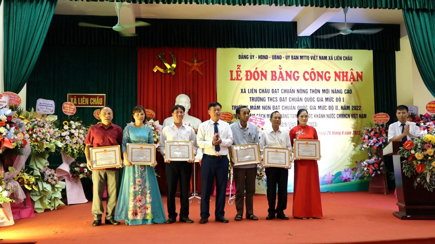 Tập thể nhà trường được công nhận có nhiều thành tich trong công tác XD nông thôn mới