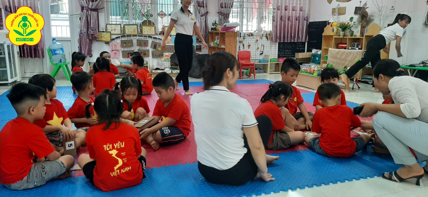 CÁC BÉ LỚP A3 CÙNG CÔ GIÁO TRONG HOẠT ĐỘNG LÀM QUEN VỚI TOÁN