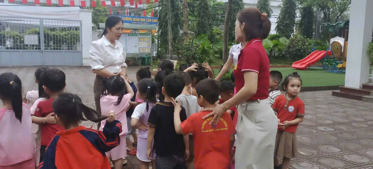 BAN GIÁM HIỆU GƯƠNG MẪU TRONG CÔNG TÁC GIẢNG DẠY.